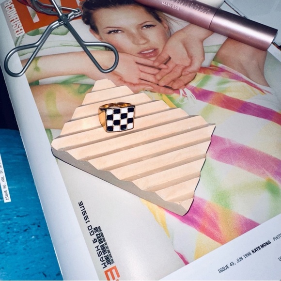 RING Black and White Checkered Gold Colored Square - Picture 2 of 5